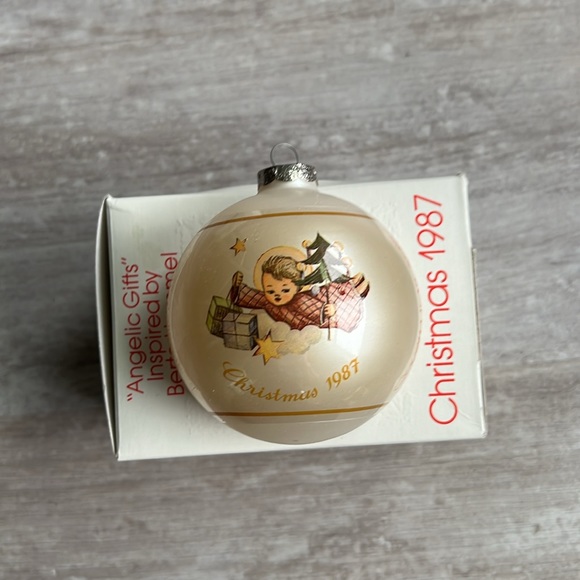 Schmid AngelicGifts Christmas 1987 ornament inspired by Berta Hummel - Picture 2 of 6